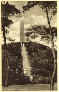 17848 Gezicht op de Pyramide van Austerlitz.N.B. Dit gedeelte van Austerlitz maakt deel uit van de gemeente Woudenberg.